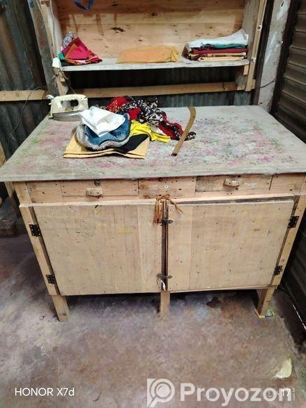 দুইটি রেক একটি টেবিল বিক্রি হবে