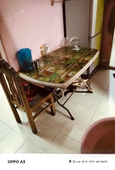 প্লাস্টিকের গ্লাস করা ডাইনিং টেবিল