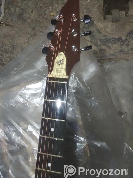 গিটারটি বিক্রি করা হবে