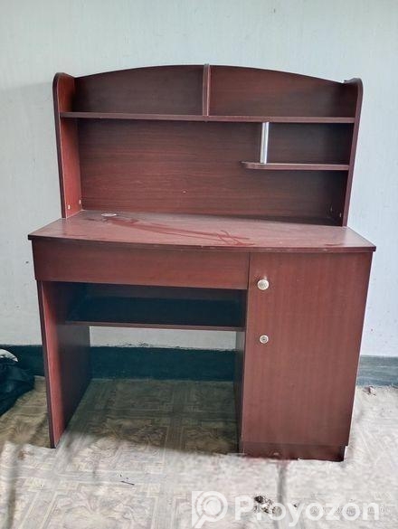 টেবিলটি বিক্রি করা হবে