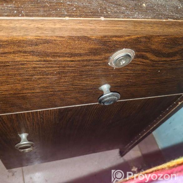 পড়ার টেবিল