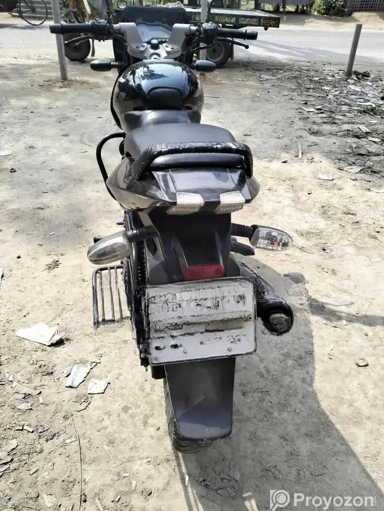 Bajaj Pulsar 150 . 2013
