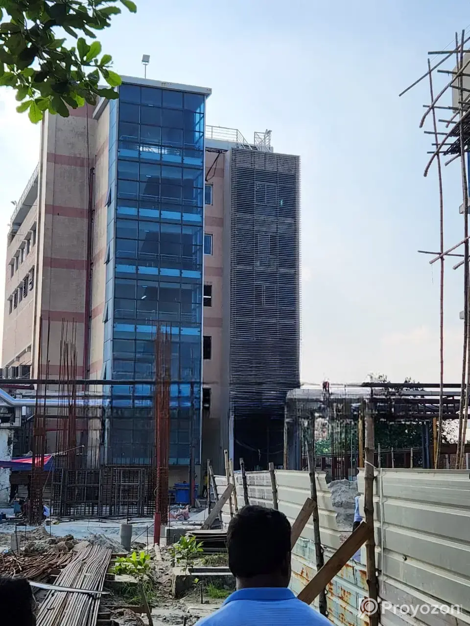 We provide all types of Thai glass and aluminum services